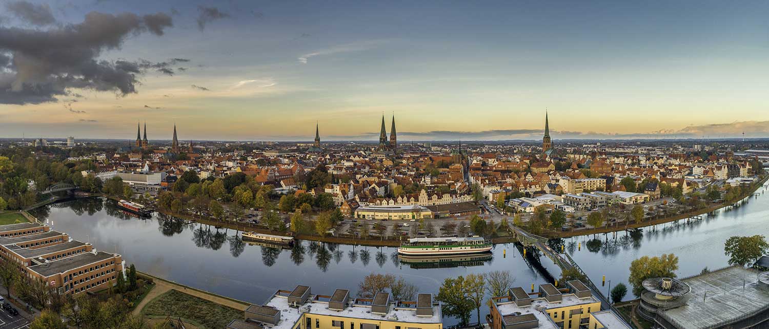 Panoramafoto der Lübecker Altstadt, Blick nach Westen